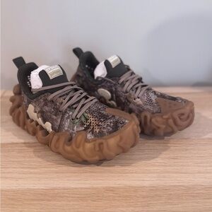 CROCS Mens Sneakers in Camouflage with Brown Soles